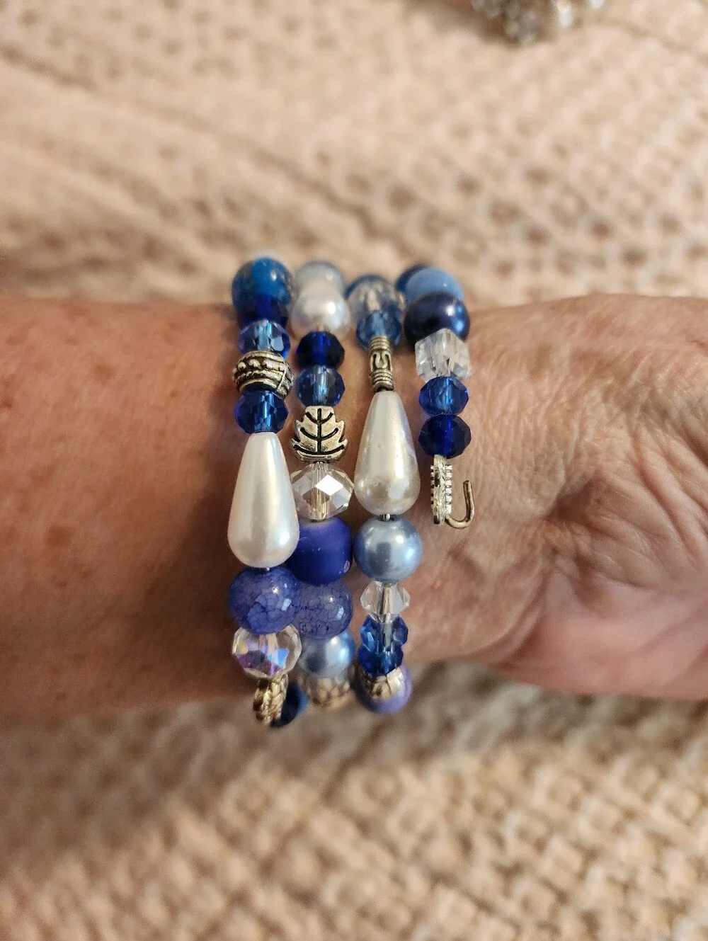 Lot Of 3 Vintage Bracelets Blue Beaded Coil Pearl And Brown Elastisticized